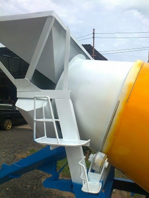 หจก.KPกรณ์เซอร์วิส ทีมงานโม่น้อยเข้าซอยเล็กรถอีแต๋นโม่ปูนไฮเทคเทคโนโลยีสมัยใหม่โดยช่างฝีมือคนไทย