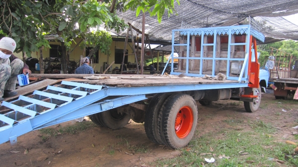 อีซูซุ 6 ล้อหัวยาว ขึ้นแบคโฮ และรถเกี่ยวข้าว