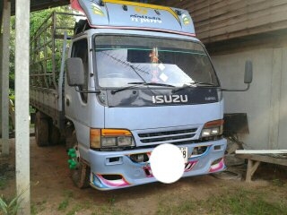 ขายหกล้อ ISUZU ปี40ฝาขาวNPR120แรงรถห้างแท้ยาว4.30เมตรสภาพสวยเดิมๆ