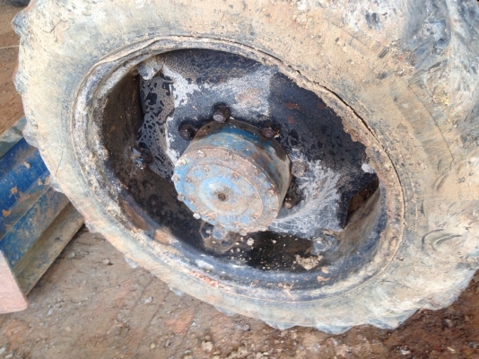 ขายรถไถ FORD 6610  2 เพลารถพร้อมใช้ 0819701072