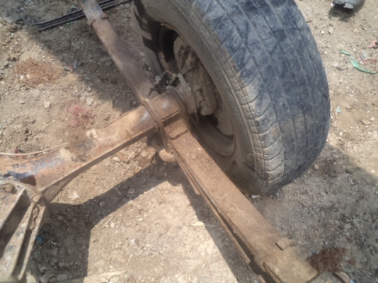 ขายชุดเพลาพร้อมแหนบ ของ Dutsun 521 ราคา 8500 บาท