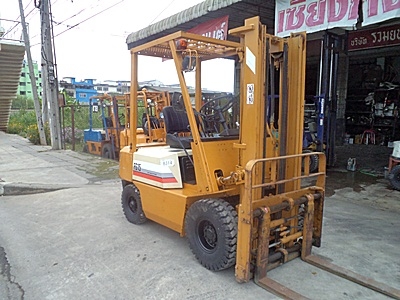 ขายรถยกโคมัสสึ 1.5 ตัน รุ่น14 เครื่องเบนซิน งาสไลด์ซ้าย-ขวา กระบอกคู่  เสาสูง 3 เมตร  ยางตันใหม่ พวงมาลัยเพาเว่อร์  สีเดิมจากนอก นำเข้าจากญี่ปุ่น ใช้งานได้ทันที