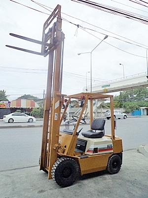 ขายรถยกโคมัสสึ 1.5 ตัน รุ่น14 เครื่องเบนซิน งาสไลด์ซ้าย-ขวา กระบอกคู่  เสาสูง 3 เมตร  ยางตันใหม่ พวงมาลัยเพาเว่อร์  สีเดิมจากนอก นำเข้าจากญี่ปุ่น ใช้งานได้ทันที