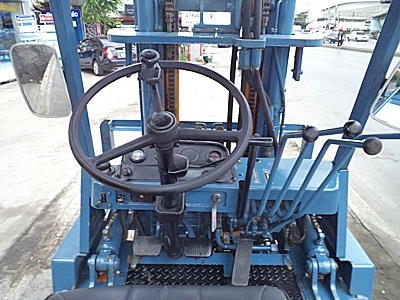 ขายรถยกโคมัสสึ 2 ตัน เครื่องดีเซลอีซูซุ เกียร์ออโต้ เสาต่ำ กระบอกคู่  เสาสูง 3.6 เมตร  พวงมาลัยเพาเว่อร์  สีเดิมจากนอก นำเข้าจากญี่ปุ่น ใช้งานได้ทันที