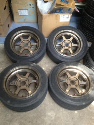 ขายล้อTE37V ขอบ15 กว้าง7 ET20 ใส่ไม่ถึงเดือนพร้อมยาง ถูกๆครับ