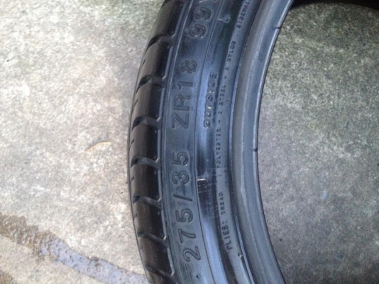 ขายยาง Accelera 275-35-18 ปี12  1คู่ ดอก95\% ถูกๆครับ