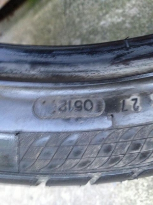 ขายยาง Accelera 275-35-18 ปี12  1คู่ ดอก95\% ถูกๆครับ