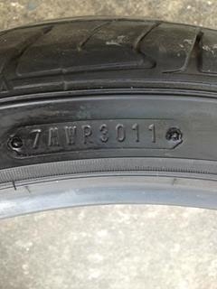 DUNLOP LM 703   215-40-18 ปลายปี11  มี1คู่ดอก95\% ถูกๆ