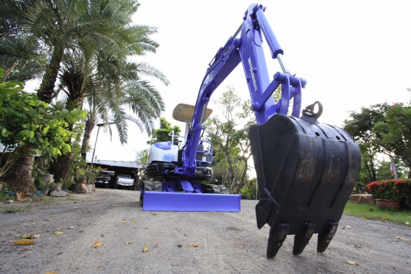 ขายรถขุด CAT/MITSUBISHI MM30CR นำเข้าจากญี่ปุ่น ตัวตูดกลมรุ่นใหม่ สนใจติดต่อ 086-7757900