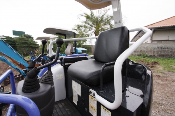 ขายรถขุด CAT/MITSUBISHI MM30CR นำเข้าจากญี่ปุ่น ตัวตูดกลมรุ่นใหม่ สนใจติดต่อ 086-7757900