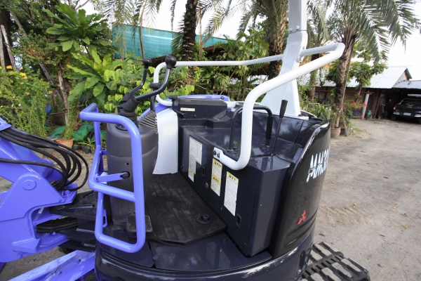 ขายรถขุด CAT/MITSUBISHI MM30CR นำเข้าจากญี่ปุ่น ตัวตูดกลมรุ่นใหม่ สนใจติดต่อ 086-7757900