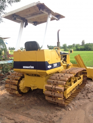 รถแทรกเตอร์  D20-6  โซ่ดี ช่วงล่างดี พร้องใช้งาน