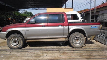 ขายสตาด้า4ประตูปาเจโร่120000บ