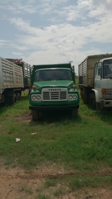 ขายรถหกล้อดั้มพ์หน้ายาวโตโยต้า เฟืองท้ายฟูโซ่ เครื่อง HINO H07C 185แรงม้า พวงมาลัยพาวเวอร์ มีแอร์ รถสวยสภาพดี แชสซีดีมากพร้อมใช้งาน ขาย 420,000 ทะเบียนเดิมพร้อมโอน