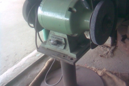 หินเจียรญี่ป่น 1 แรงพร้อมฐานเป็นของญี่ปุ่นครับ   ขนาด 1  แรงครับแรงครับรุ่นนี้พร้อมฐานรับแน่นึบ  พร้อมใบเจียร หยาบ/ละเอียดคุ้มครับราคานี้