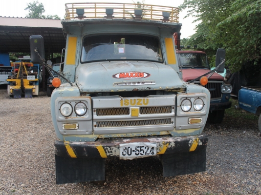 อีซูซุ 10 ล้อเพลาเดียว เครื่องดีวาง 6BB1 แซสซีเดิมกระบะท้ายลาดบรรทุกแบ็คโฮ120อยู่รถใช้งานอยู่จังหวัดน่านครับ