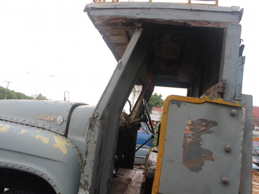 อีซูซุ 10 ล้อเพลาเดียว เครื่องดีวาง 6BB1 แซสซีเดิมกระบะท้ายลาดบรรทุกแบ็คโฮ120อยู่รถใช้งานอยู่จังหวัดน่านครับ