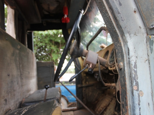 อีซูซุ 10 ล้อเพลาเดียว เครื่องดีวาง 6BB1 แซสซีเดิมกระบะท้ายลาดบรรทุกแบ็คโฮ120อยู่รถใช้งานอยู่จังหวัดน่านครับ