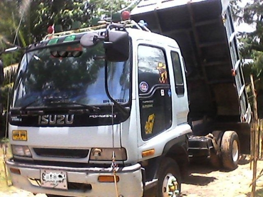 ISUZU DECA 195 HP 6HE1 หกล้อดั๊มพ์ หัวท็อปสวยจัด กระบะดั๊มพ์เหล็ก 6 ตันความยาว 3.60 เมตร เครื่องแห้งแรงดี ภายในเก๋งคอนโซลสวยครบ CD MP3 แอร์เย็น พ.เพาเวอร์ ก.ไฟฟ้า ระบบเบรคทริ๊ปฟี้ครบครัน ช่วงล่างใหญ่คัชซีสวย ยาง 8.25 ขอบ 16 สภาพดีพร้อมบรรทุกพร้อมใช้งาน เอ