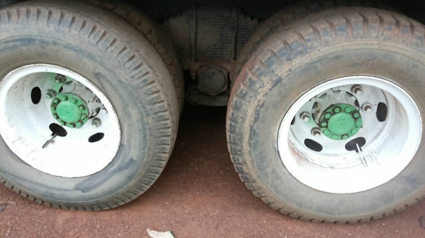 HINO F17 - 185 HP HO7C สิบล้อดั๊มพ์ 2 เพลา กระบะดั๊มพ์เหล็ก 12 ตันฝาข้างเหล็กแผ่นเรียบดั๊มพ์หน้าพระลาน เครื่องแน่นแรงดี มีสโลว์ครบพร้อม ภายในเก๋งคอนโซลสวย พวงมาลัยเพาเวอร์ ระบบเบรคทริ๊ปฟี้ ช่วงล่างคัชซีไม่มีแตกไม่มีบวม ยางสภาพดี 10 เส้นประมาณ 70\% พร้อมบรร HINO F17 - 185 HP HO7C สิบล้อดั๊มพ์ 2 เพลา กระบะดั๊มพ์เหล็ก 12 ตันฝาข้างเหล็กแผ่นเรียบดั๊มพ์หน้าพระลาน เครื่องแน่นแรงดี มีสโลว์ครบพร้อม ภายในเก๋งคอนโซลสวย พวงมาลัยเพาเวอร์ ระบบเบรคทริ๊ปฟี้ ช่วงล่างคัชซีไม่มีแตกไม่มีบวม ยางสภาพดี 10 เส้นประมาณ 70\% พร้อมบรร