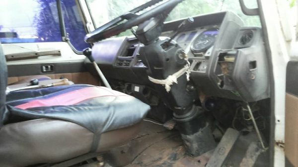 HINO F17 - 185 HP HO7C สิบล้อดั๊มพ์ 2 เพลา กระบะดั๊มพ์เหล็ก 12 ตันฝาข้างเหล็กแผ่นเรียบดั๊มพ์หน้าพระลาน เครื่องแน่นแรงดี มีสโลว์ครบพร้อม ภายในเก๋งคอนโซลสวย พวงมาลัยเพาเวอร์ ระบบเบรคทริ๊ปฟี้ ช่วงล่างคัชซีไม่มีแตกไม่มีบวม ยางสภาพดี 10 เส้นประมาณ 70\% พร้อมบรร HINO F17 - 185 HP HO7C สิบล้อดั๊มพ์ 2 เพลา กระบะดั๊มพ์เหล็ก 12 ตันฝาข้างเหล็กแผ่นเรียบดั๊มพ์หน้าพระลาน เครื่องแน่นแรงดี มีสโลว์ครบพร้อม ภายในเก๋งคอนโซลสวย พวงมาลัยเพาเวอร์ ระบบเบรคทริ๊ปฟี้ ช่วงล่างคัชซีไม่มีแตกไม่มีบวม ยางสภาพดี 10 เส้นประมาณ 70\% พร้อมบรร