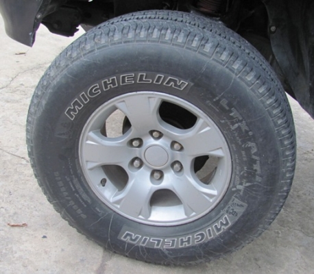 ขายล้อแม็กพร้อมยาง MICHELIN 265/75/16 ปี08 ไม่บวม,ไม่ปะ  ถูกๆ