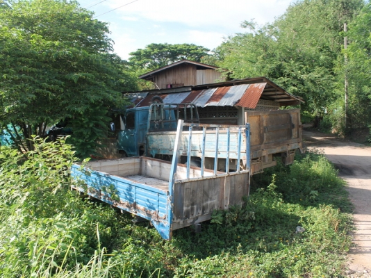 ขายกระบะรถสี่ล้อกลางครับ รุ่นไดน่าครับ ขายไม่แพงกระบะอยู่จังหวัดน่านครับ