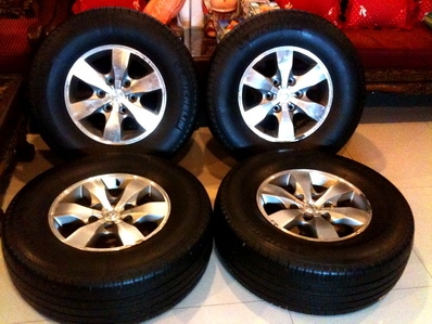 ล้อแม็กซ์ฟอร์จูนเนอร์ 16 นิ้ว พร้อมยางดอกหนาๆ มิชลินอย่างดี ใช้ได้อีกยาวนาน ใส่ได้หลายรุ่นมากมาย คลิ้กดูสินค้าอื่นได้ ล้อแม็กซ์ฟอร์จูนเนอร์ 16 นิ้ว พร้อมยางดอกหนาๆ มิชลินอย่างดี ใช้ได้อีกยาวนาน ใส่ได้หลายรุ่นมากมาย คลิ้กดูสินค้าอื่นได้