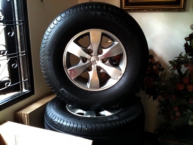 ล้อแม็กซ์ฟอร์จูนเนอร์ 16 นิ้ว พร้อมยางดอกหนาๆ มิชลินอย่างดี ใช้ได้อีกยาวนาน ใส่ได้หลายรุ่นมากมาย คลิ้กดูสินค้าอื่นได้