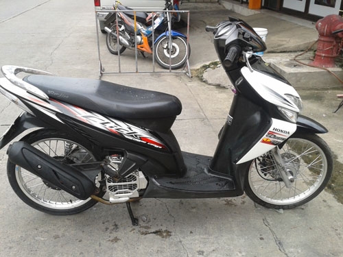 ขายถูก ด่วนๆ Click ปี 50 สีขาว ดำ แดง รถเดิมๆ เครื่องแน่นๆ ชุดสีสด ไม่หอน ไม่มีควันขาว มีเล่ม เอกสารครบ ภาษีขาด 3 ปี ราคาเบาๆ ทดลองขับได้จ้า