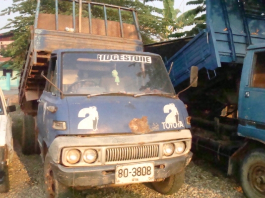 ขายกระบะรถสี่ล้อกลางครับ รุ่นไดน่าครับ ขายไม่แพงกระบะอยู่จังหวัดน่านครับ