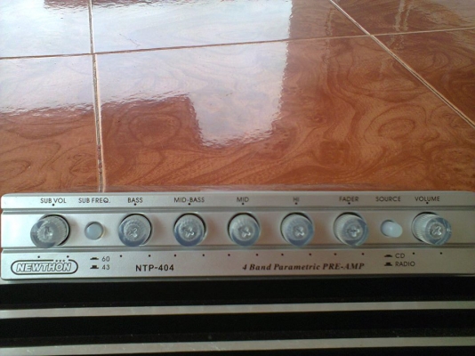 ขายปรี 4band ให้เสียงใส ยี่ห้อ newthon  1300 บาท