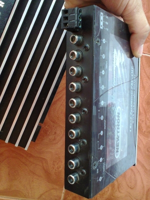 ขายปรี 4band ให้เสียงใส ยี่ห้อ newthon  1300 บาท