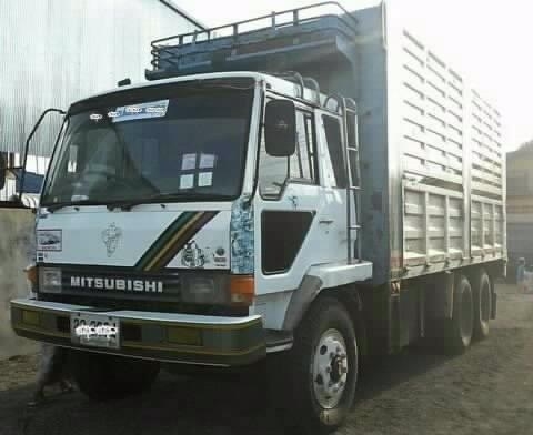 MITSUBISHI FUSO FN527 TURBO - 220 HP 6D16 TF0273 สิบล้อ 2 เพลา กระบะเหล็กคอกสูงเกษตรไม่ดั๊มพ์สภาพสวย เครื่องแน่นแรงดี หัวเก๋งสีสันบางเดิมๆภายในเก๋งคอนโซลสวยครบ หัวยกไฟฟ้า แอร์ พวงมาลัยเพาเวอร์ ระบบเบรคทริ๊ปฟี้ ช่วงล่างคัชซีสวยเบรคใหญ่แล้ว ยางสภาพดี 70\% พร