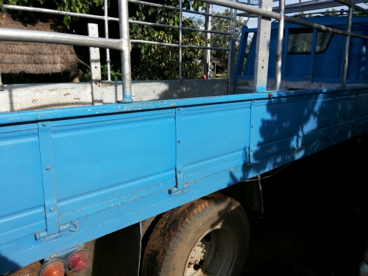 ***ขายแล้วครับขอบคุณ Truck2hand ขายตัด6ล้อ isuzu ks 110hp 4bd1 110แรงฝาขาวยอดนิยม หัวยกได้ พ.พาวเวอร์ ช่วงล่างเดิม คัสซีมีตำหนิ 1จุดปะมา (ตามรูป) ยาง7.50 คู่หน้าดี หลังพอใช้ เกียร์ดี เบรคดี ระบบไฟปกติ เก็บนิดหน่อย พร้อมใช้ เอกสารเล่มทะเบียน ราคาต่อรองได้เ