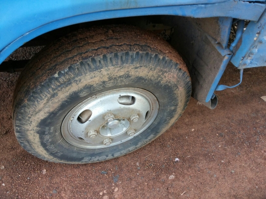 ***ขายแล้วครับขอบคุณ Truck2hand ขายตัด6ล้อ isuzu ks 110hp 4bd1 110แรงฝาขาวยอดนิยม หัวยกได้ พ.พาวเวอร์ ช่วงล่างเดิม คัสซีมีตำหนิ 1จุดปะมา (ตามรูป) ยาง7.50 คู่หน้าดี หลังพอใช้ เกียร์ดี เบรคดี ระบบไฟปกติ เก็บนิดหน่อย พร้อมใช้ เอกสารเล่มทะเบียน ราคาต่อรองได้เ