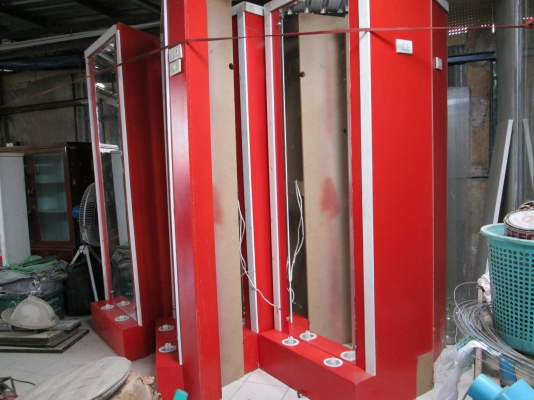 แผงกระจกแต่งร้าน  แต่งได้ทุกร้าน  มาจากร้านเสริมสวยครับ