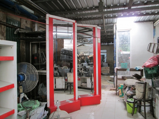 แผงกระจกแต่งร้าน  แต่งได้ทุกร้าน  มาจากร้านเสริมสวยครับ