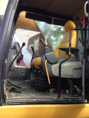 รถแบคโฮ CAT 320D รถสวย มีทะเบียนครบ