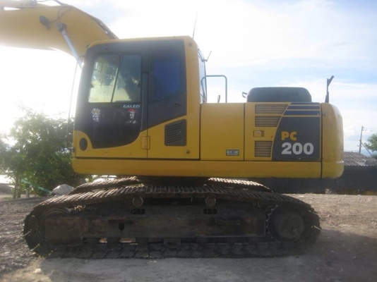 รถขุด KOMATSU PC200-8 S/N C8014x  รถสวย มีทะเบียนครบ.