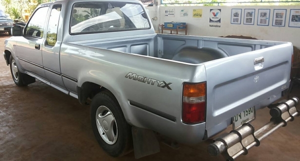 TOYOTA HILUX MIGHTY-X EXTRACAB GL 2.5 MT ปี 40 รถสวยบางเดิมๆทั้งคัน โปร่งหน้าหลังแล้ว เครื่องแห้งแรงดีไม่มีเยิ้ม ภายในคอนโซลสวย พวงมาลัยธรรมดา ช่วงล่างคัชซีสวยเดิมมาก ยางสภาพดี 4 เส้นประมาณ 70\% พร้อมใช้งาน เอกสารทะเบียนภาษีครบพร้อมโอน ราคาต่อรองได้ครับ