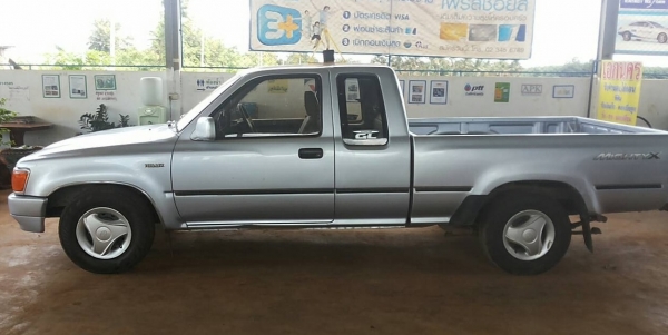 TOYOTA HILUX MIGHTY-X EXTRACAB GL 2.5 MT ปี 40 รถสวยบางเดิมๆทั้งคัน โปร่งหน้าหลังแล้ว เครื่องแห้งแรงดีไม่มีเยิ้ม ภายในคอนโซลสวย พวงมาลัยธรรมดา ช่วงล่างคัชซีสวยเดิมมาก ยางสภาพดี 4 เส้นประมาณ 70\% พร้อมใช้งาน เอกสารทะเบียนภาษีครบพร้อมโอน ราคาต่อรองได้ครับ