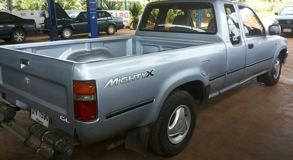 TOYOTA HILUX MIGHTY-X EXTRACAB GL 2.5 MT ปี 40 รถสวยบางเดิมๆทั้งคัน โปร่งหน้าหลังแล้ว เครื่องแห้งแรงดีไม่มีเยิ้ม ภายในคอนโซลสวย พวงมาลัยธรรมดา ช่วงล่างคัชซีสวยเดิมมาก ยางสภาพดี 4 เส้นประมาณ 70\% พร้อมใช้งาน เอกสารทะเบียนภาษีครบพร้อมโอน ราคาต่อรองได้ครับ