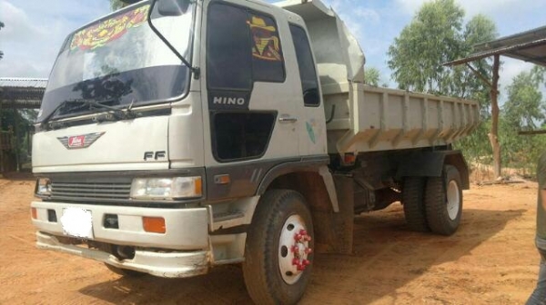 ขาย 6ล้อHINO3H 195 ดั๊ม สภาพสวยพร้อมใช้ ราคาต่อรองได้ ติดต่อได้ที่คุณ อ๊อฟ พิจิตร 086-737-9991