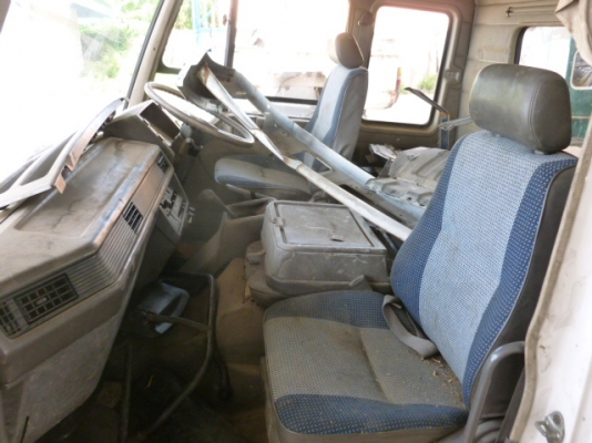 แสงฟ้าเต้นรถ///ขายหัวเก๋งเก่าญี่ปุ่น FUSO-527 ตาเหลี่ยม สภาพสวย