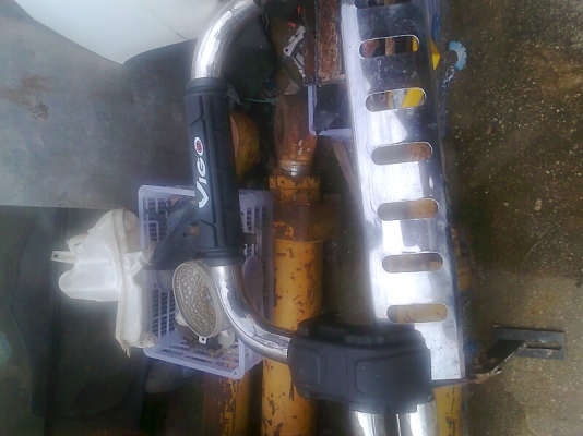 กระบูม 2 กระบอก กระบอกอาร์ม 1 กระบอก รวมทั้งหมด 3 กระบอก ของรถขุด KOMATSU PC200-2 ราคาต่อรองได้.