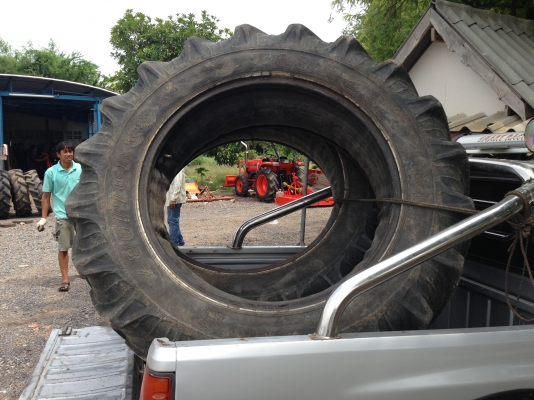 ขายยางหลังฟอร์ด