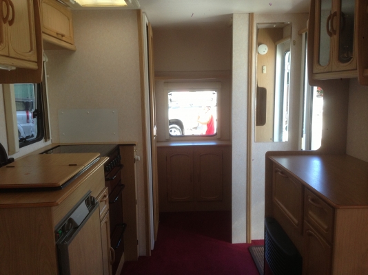 ---- ขายรถ caravan รถบ้าน สภาพใหม่ นำเข้าจากอังกฤษแท้ ๆๆ------