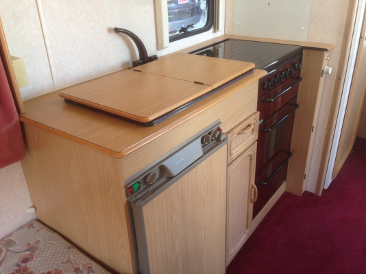 ---- ขายรถ caravan รถบ้าน สภาพใหม่ นำเข้าจากอังกฤษแท้ ๆๆ------
