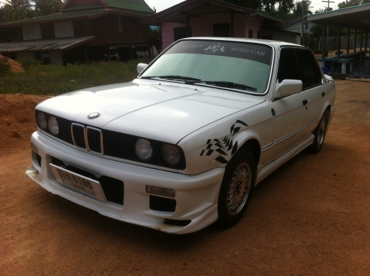 BMW 316i สีขาว